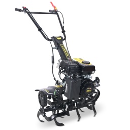 Marque:GARDEO ProGarantie: 3 ansDescription:Ce motoculteur thermique de la marque Gardeo Pro est équipé d'un moteur Rato R80 de 79CC à axe horizontal. C'est un motoculteur professionnel conçu pour les agriculteurs et les paysagistes. Fabriqué avec des matériaux durables et fiables, il est idéal pour labourer les petites et moyennes parcelles, y compris les cultures, les potagers et les jardins jusqu'à 350m².Grâce au moteur Rato R80 et à la transmission directe avec pignons couronnes en acier (ou engrenages à bain d'huile), il offre des performances élevées, alliant précision et moindre dispersion d'énergie.Le nouveau système de transmission directe assure robustesse et durabilité dans le temps, avec une efficacité de transmission de puissance 20% supérieure à celle des systèmes traditionnels à courroie et à vis sans fin.Les houes soudées boulonnées particulièrement épaisses et robustes sont conçues pour une utilisation intensive, avec un diamètre de 32cm, idéales pour les travaux en profondeur.
aractéristiques:- Moteur : Rato R80S 79cc OHV 4 temps- Puissance max : 1.6KW/3600t/min- Torque max : 4.2Nm / 2500t/min- Largeur de travail MAX : 60 cm (6 fraises composées de 3 lames)- Profondeur de travail : de 16 à 32 cm- Capacité du réservoir d'essence : 1,6 L- Capacité du réservoir d'huile : 0,35 L (SAE10W-30)- Guidon large- Nombre de vitesse : 1 marche avant- Équipée de roues diamètre 18cm (Facilité de transport)- Poignée pour faciliter le transport- Poids net : 38kg- Dimensions : 129.5 x 96 x 61.2cm- Garantie : 3 ansCode EAN/GLN:5411074312695Poids:38.00 kg